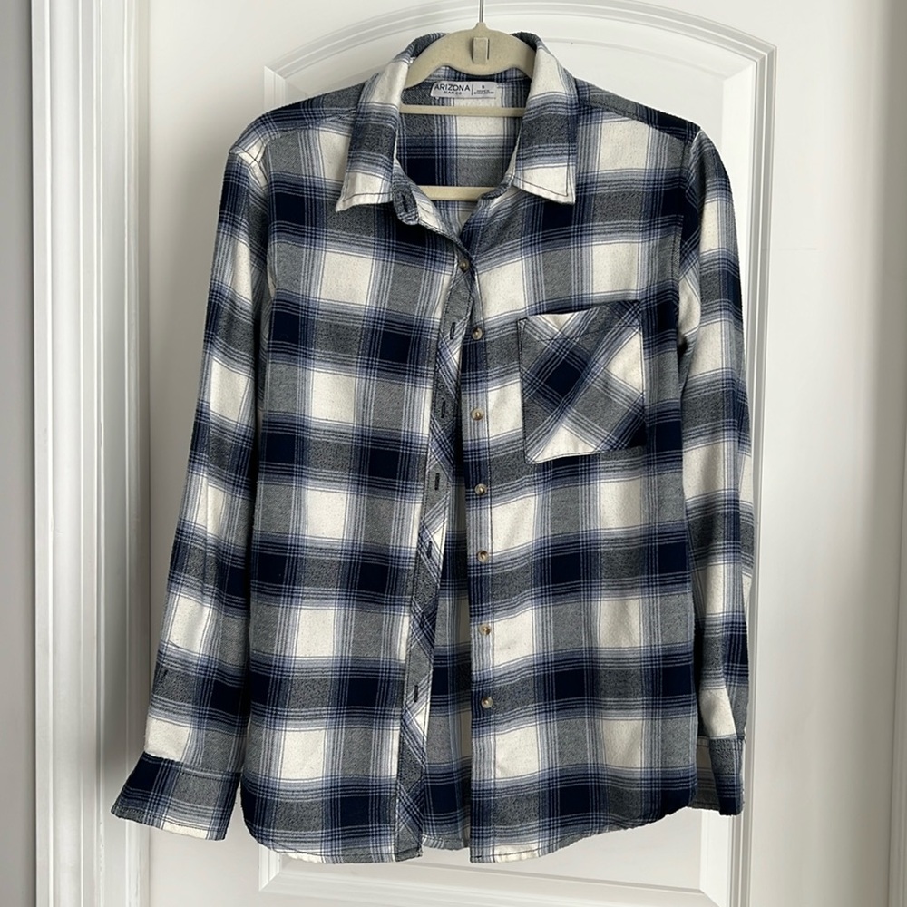 Juniors flannel button down shirt. Size S.